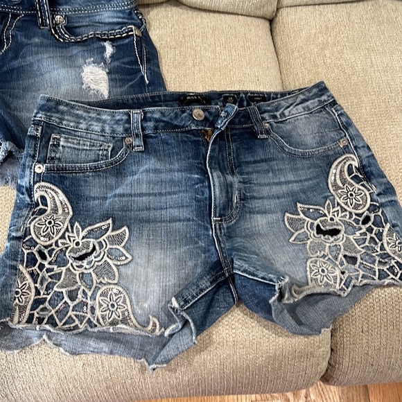 NEW LISTING. BEAUTIFUL 4 Pairs of MISS ME SHORTS. Normally $110 each. - Picture 5 of 8
